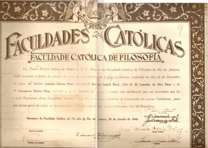 Diploma de Licenciado em Letras Neolatinas Diploma da Faculdade Católica de Filosofia, 10 de Janeiro de 1946